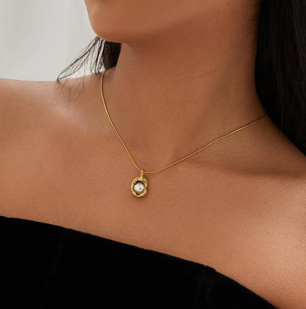 Swirled Pearl Necklace